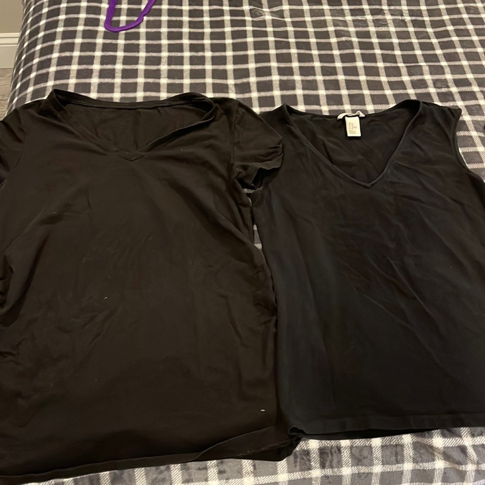 H&M basic cotton tshirt.
